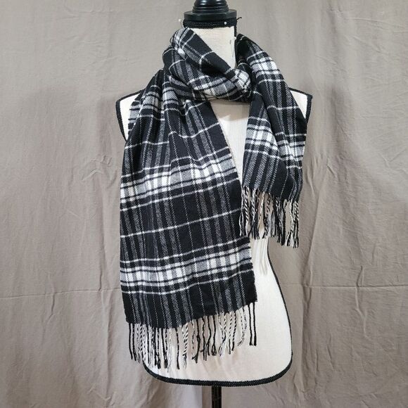 🎉5 For $10🎉 - Merona black and white plaid madras scarf with tassels - Picture 1 of 2